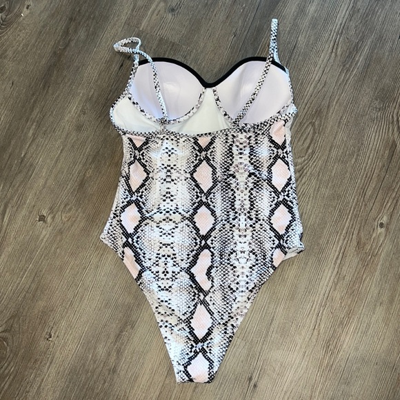 NWT snake print one piece swimsuit - Picture 3 of 5